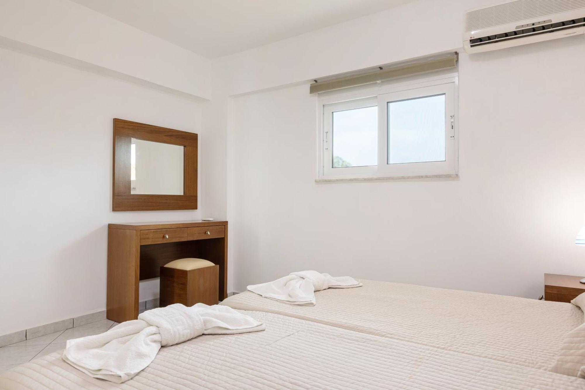 Playa Del Zante, By Tk Property Management Amoudi Room photo